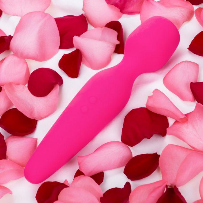 California Exotics - Utopia Rechargeable Vibrating Massage Wand (Pink) - Wand Massagers (Vibration) Rechargeable Durio.sg