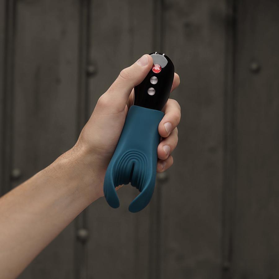 Fun Factory - Manta Vibrating Stroker (Blue Black) -  Masturbator Soft Stroker (Vibration) Rechargeable  Durio.sg