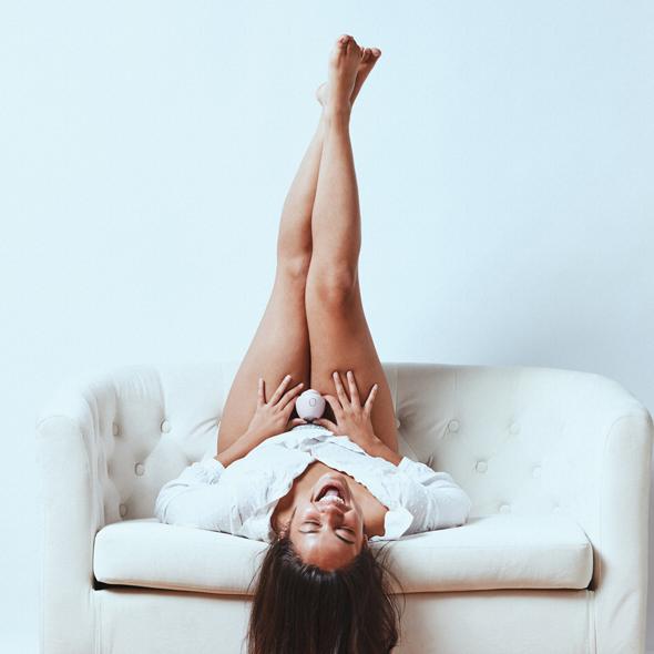 Lora DiCarlo - Baci Premium Clitoral Stimulator (Pink) -  Clit Massager (Vibration) Rechargeable  Durio.sg