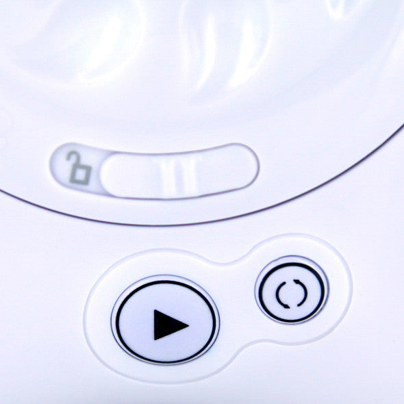 Lovehoney - Sqweel 2 Oral Sex Toy Clit Massager (White) -  Clit Massager (Vibration) Non Rechargeable  Durio.sg